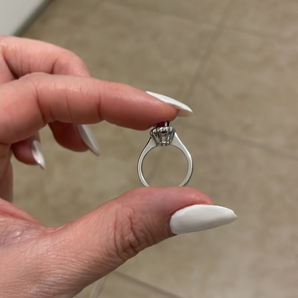 14 k white gold , diamond and pink sapphire ring approximately .25 Carot… - Picture 3 of 4